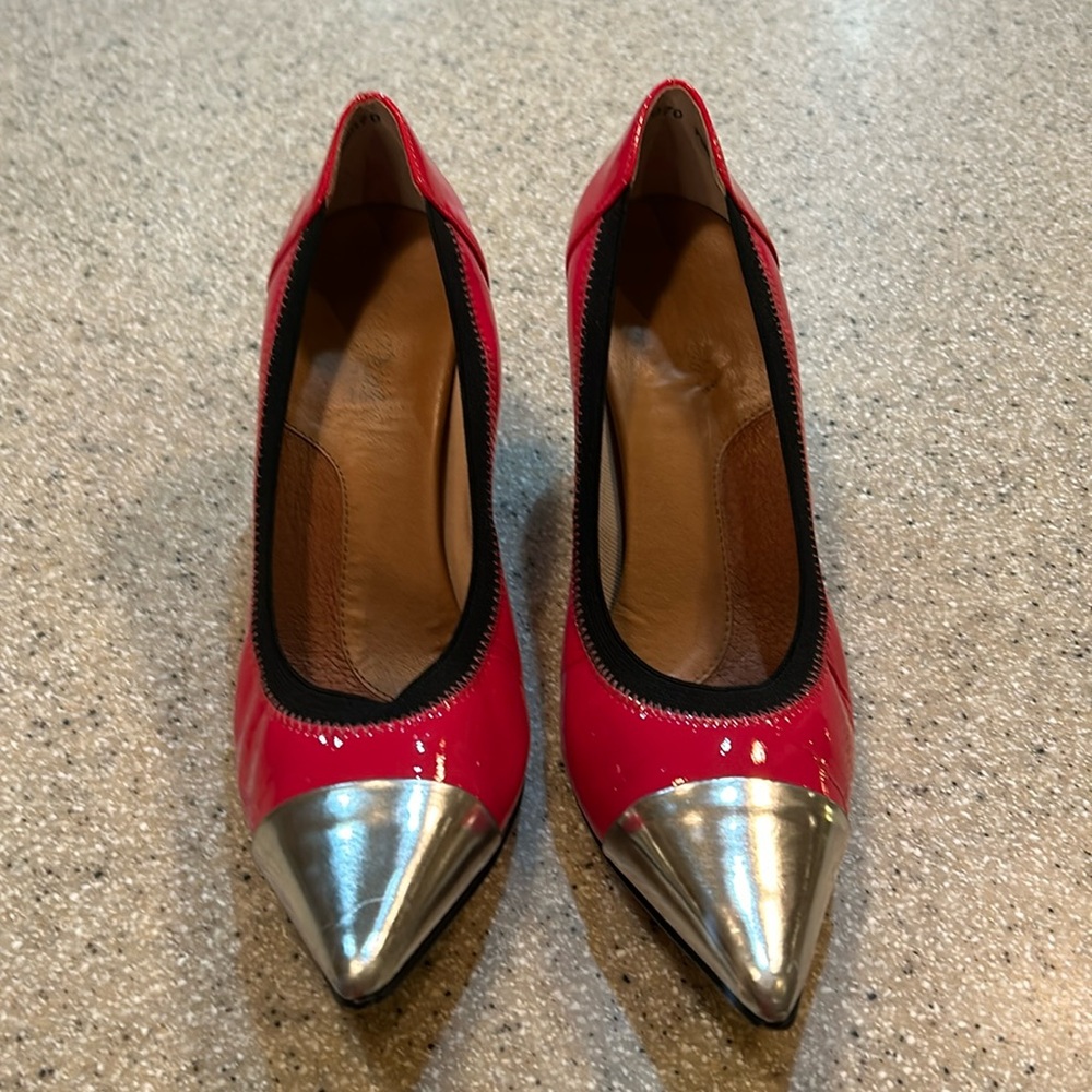 EUC unique two-tone patent & metallic Rose Petals heels- Size 7.5M.